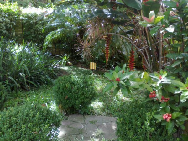 Casa para Venda - 350m², 3 dormitórios, sendo 1 suites, 6 vagas - Tristeza
