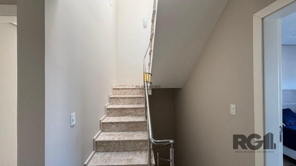 Casa em condomínio com 4 suítes, 4 vagas de garagem, pátio com piscina