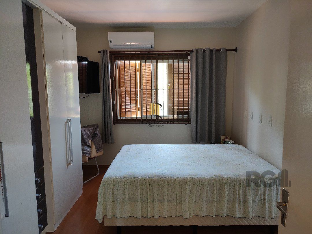 Casa 4 dormitórios Bairro Fião.