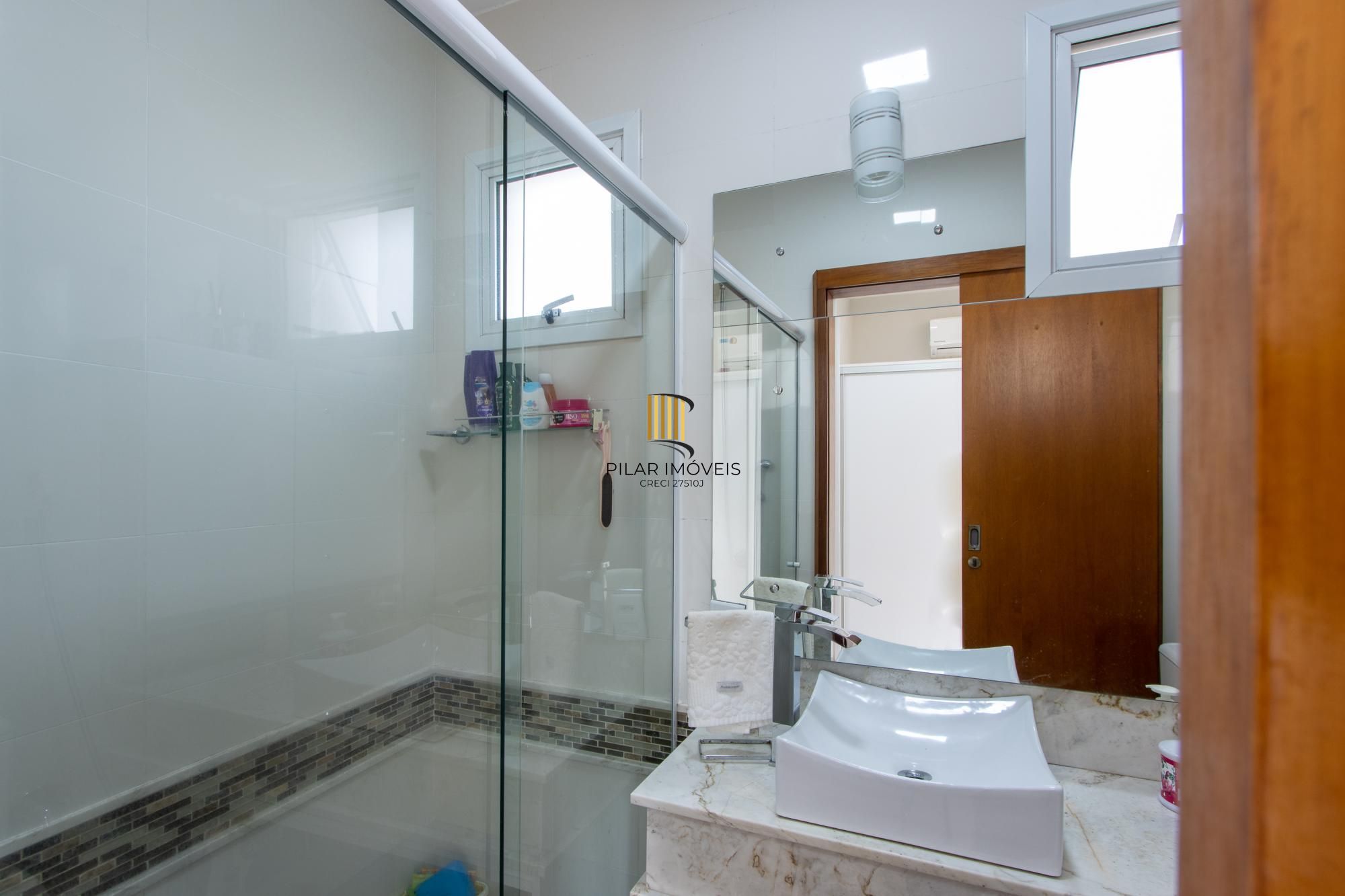 Casa 4 dormitórios com elevador