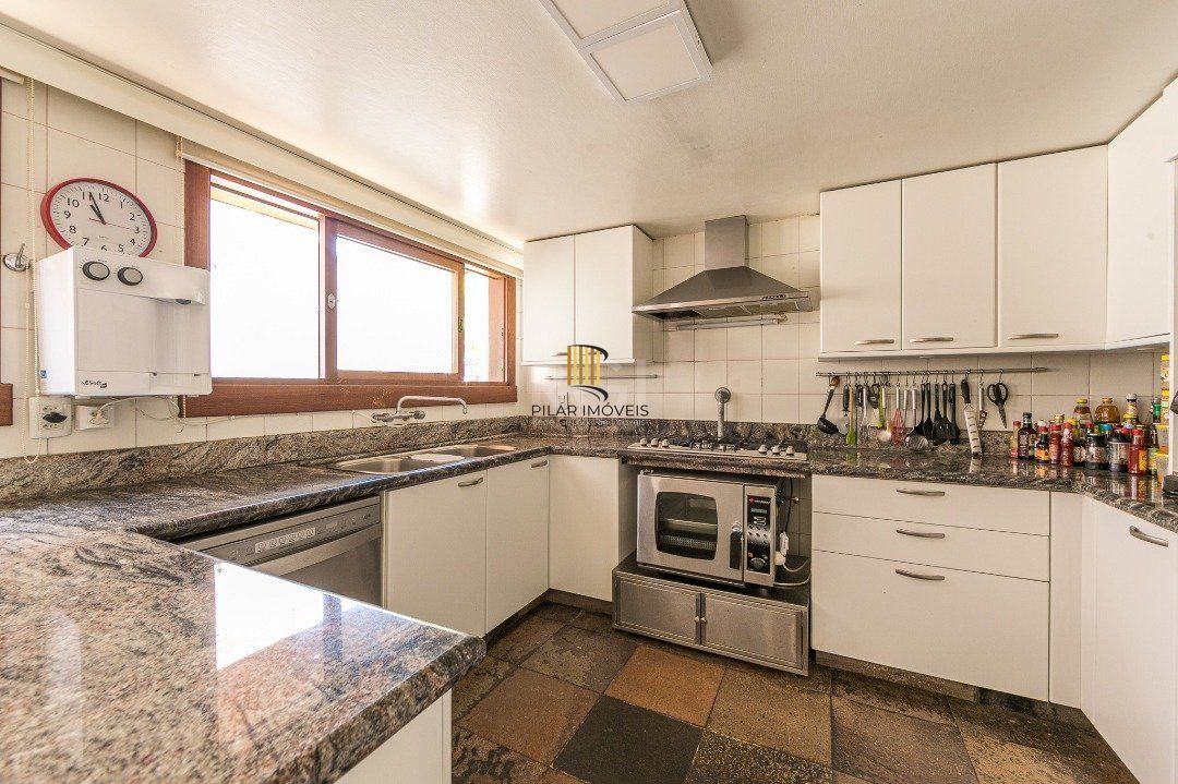Casa para Venda - 370m², 5 dormitórios, sendo 2 suites, 7 vagas - Vila Assunção