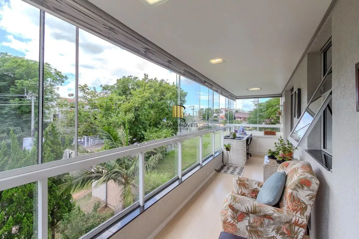 Apartamento com 3 dormitórios, 2 vagas e 231.61m² - Bairro Menino Deus