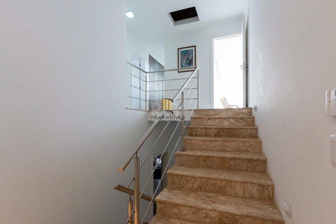 Casa para Venda - 377m², 4 dormitórios, sendo 3 suites, 3 vagas - Guarujá