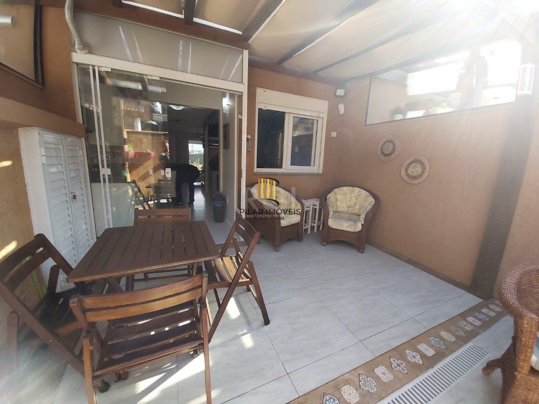 Casa de Condomínio 2 dormitórios no bairro Mariluz Plano D