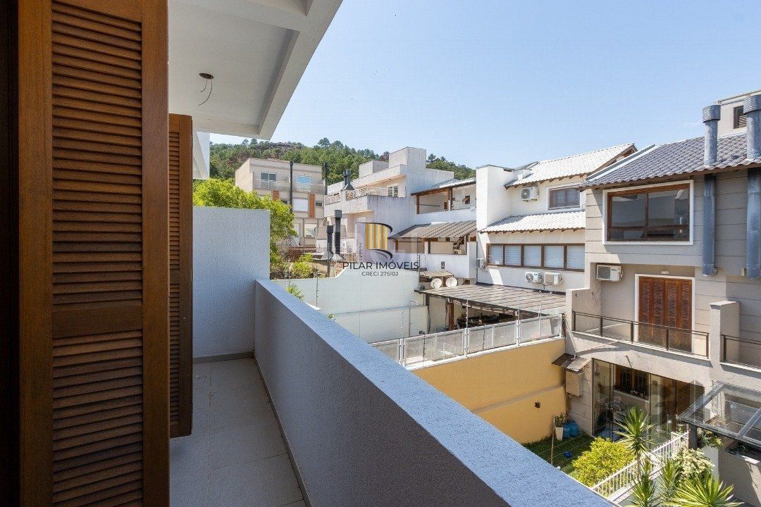 Casa 3 dormitórios no bairro Guarujá