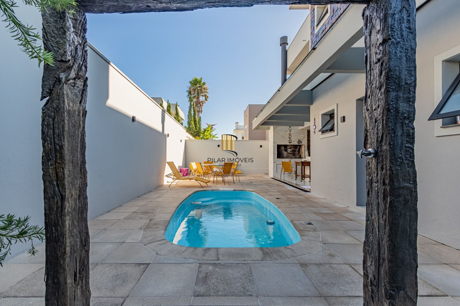 Casa de Condomínio 4 dormitórios no bairro São Vicente