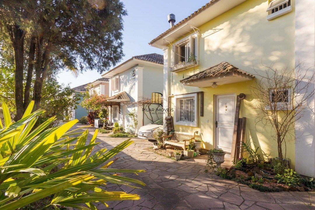 Casa em condomínio, 3 quartos, 1 suite, lareira, churrasqueira, 1 vaga - Bairro Tristeza