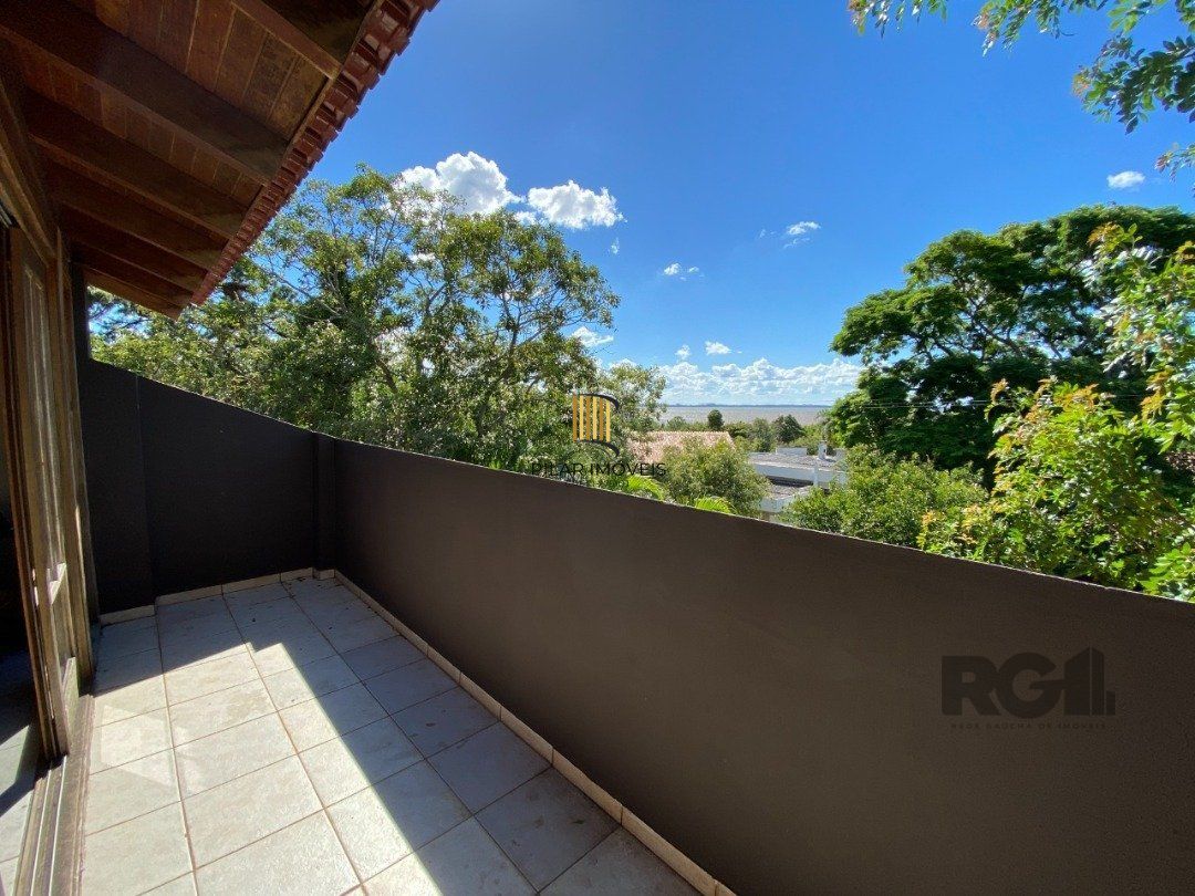 Casa para Venda - 350m², 4 dormitórios, sendo 4 suites, 4 vagas - Tristeza