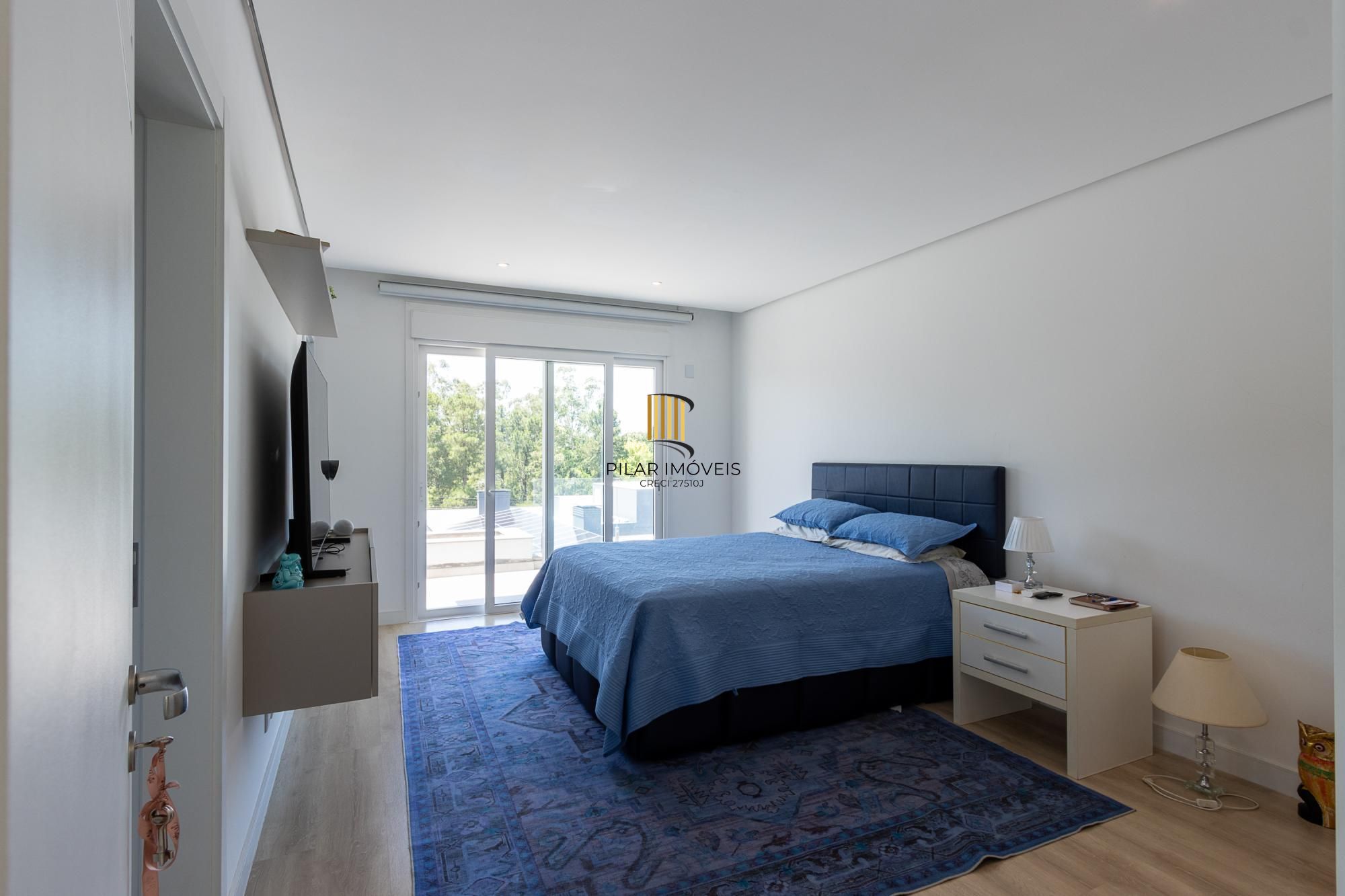 Casa de Condomínio 4 dormitórios no bairro Vila Nova