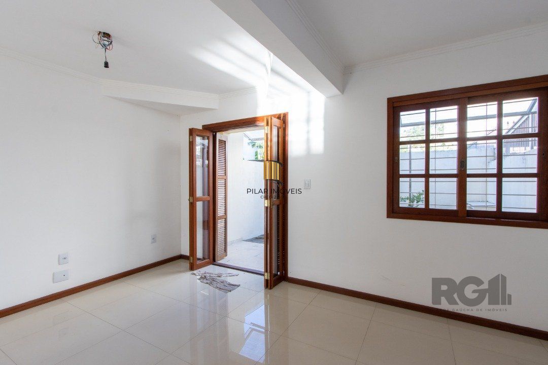 Casa para Venda - 120m², 3 dormitórios, sendo 1 suites, 1 vaga - Guarujá