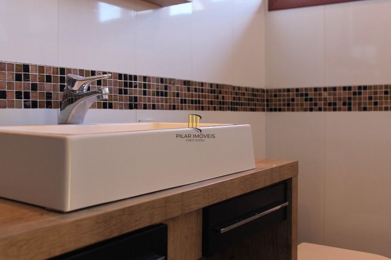 Casa para Venda - 255.68m², 4 dormitórios, sendo 1 suites, 2 vagas - Tristeza