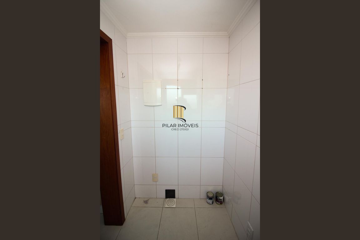 Apartamento de 2 dormitórios, 1 suíte, closet e 2 vagas de garagem .