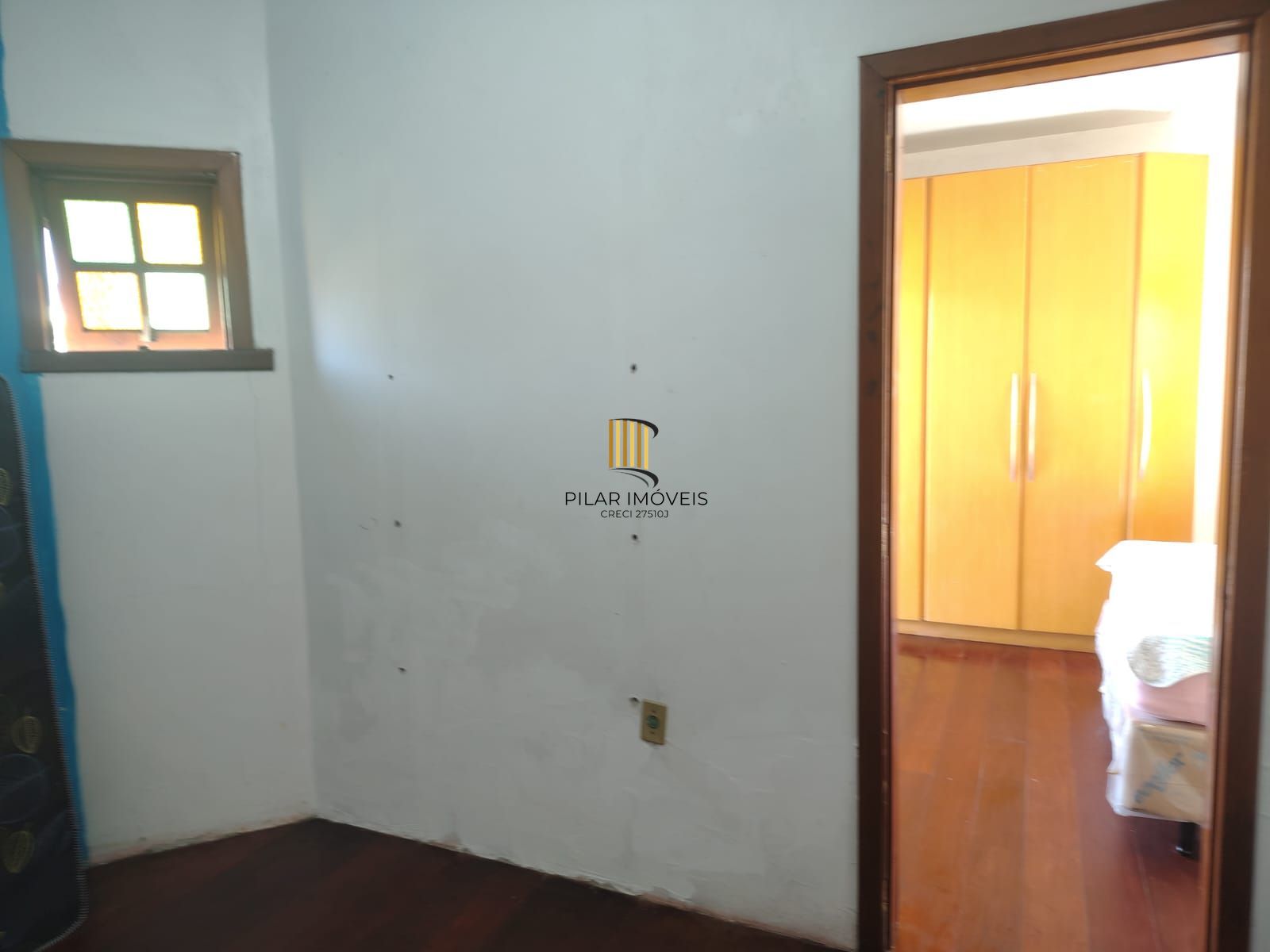 Casa de 4 dormitórios, 1 suíte e 4 vagas de garagem no bairro Cavalhada.