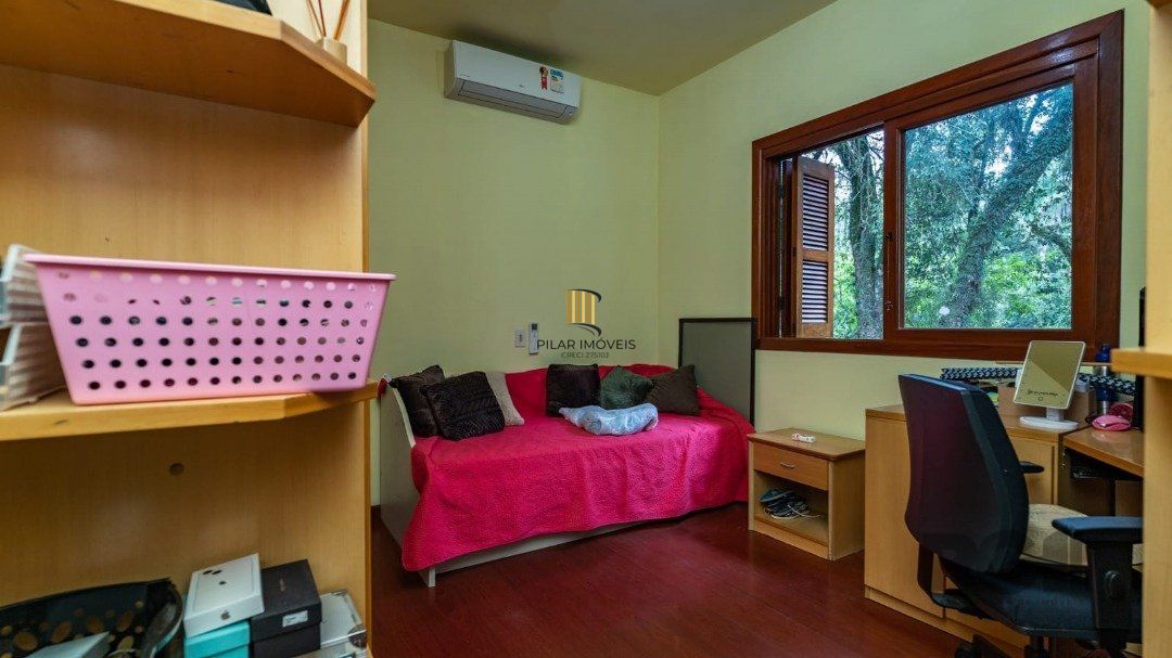 Casa 6 dormitórios no bairro Cascata