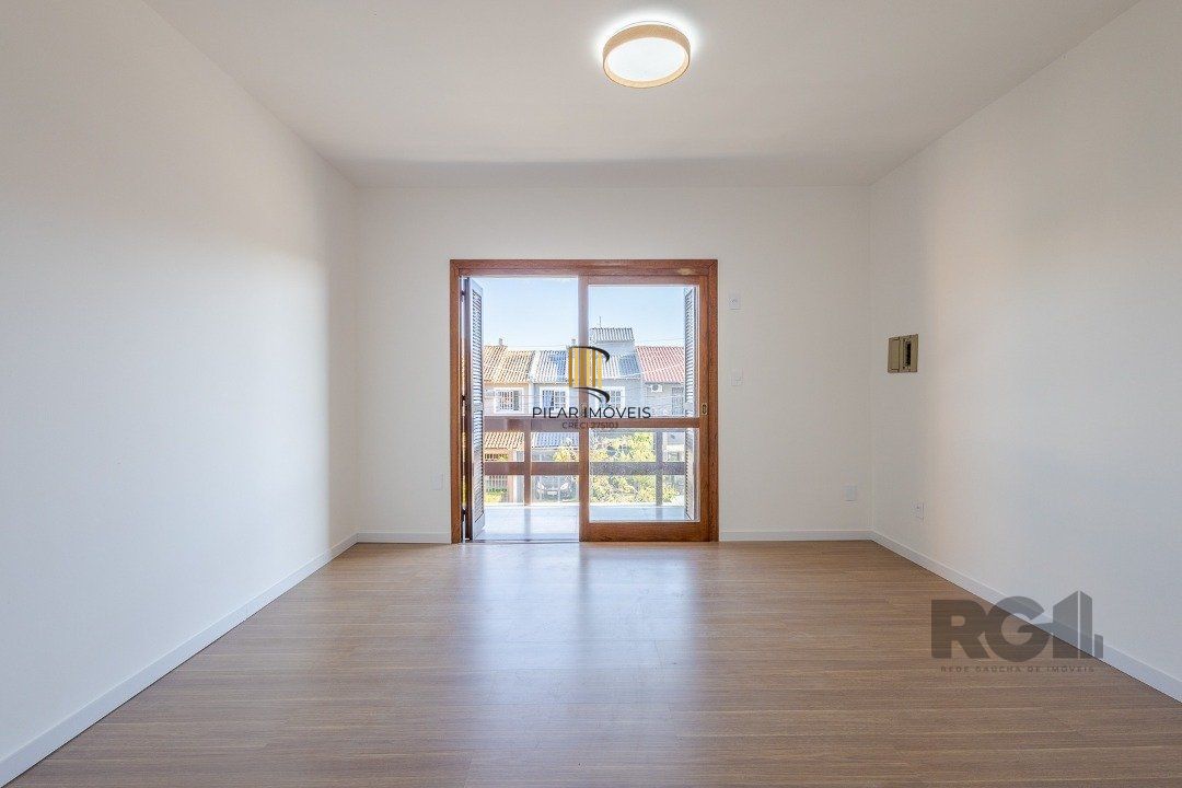 Casa 103m² - 3 dormitórios, 1 suíte, piscina, 2 vagas no bairro Hípica
