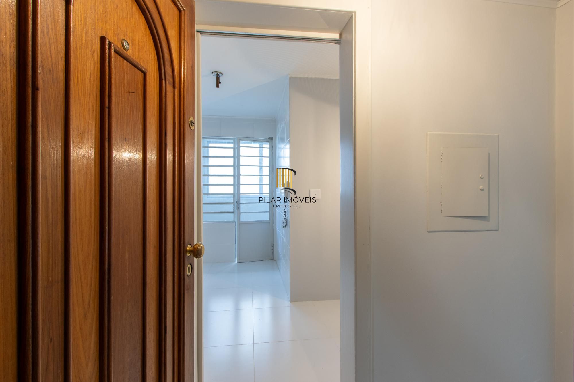 Apartamento 3 quartos, reformado, condomínio com infraestrutura - Bairro Cristal