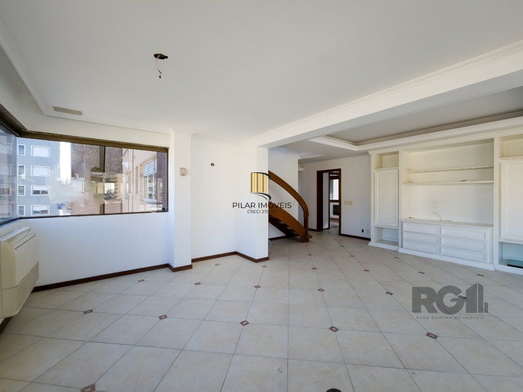 Cobertura com 222m² privativos, 3 quartos, 1 suite, lareira, piscina, 2 vagas no Bairro Rio Branco