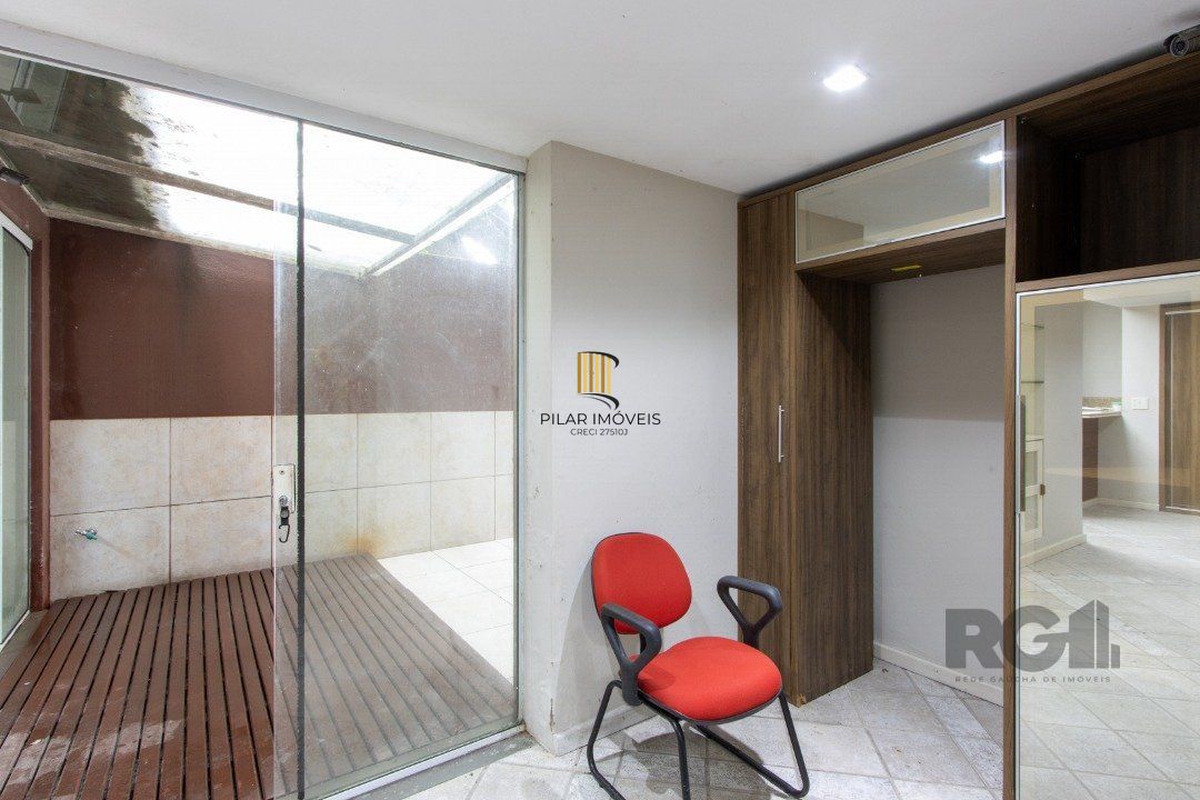 Excelente casa comercial com aproximadamente 300m² de área construída