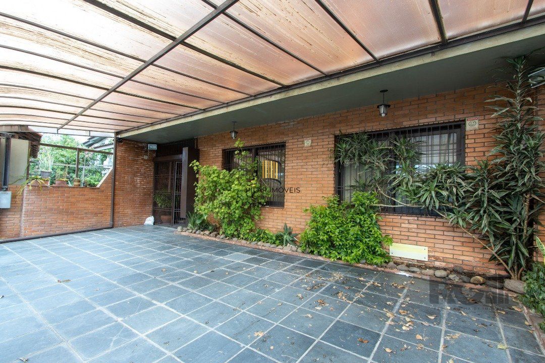 Casa para Venda - 500m², 4 dormitórios, sendo 1 suites, 4 vagas - Coronel Aparício Borges