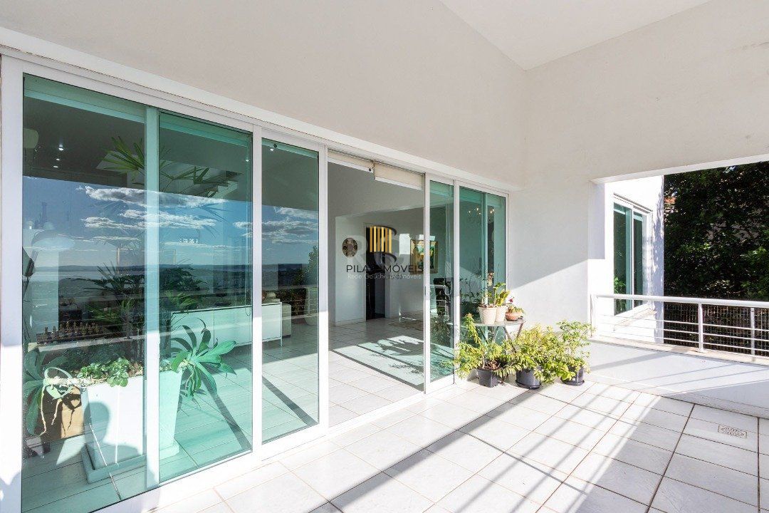 Casa para Venda - 470m², 3 dormitórios, sendo 1 suites, 6 vagas - Nonoai