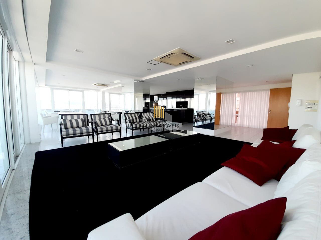 Loft a venda 1 dormitório mobiliado com 1 vaga de garagem / Lima e Silva