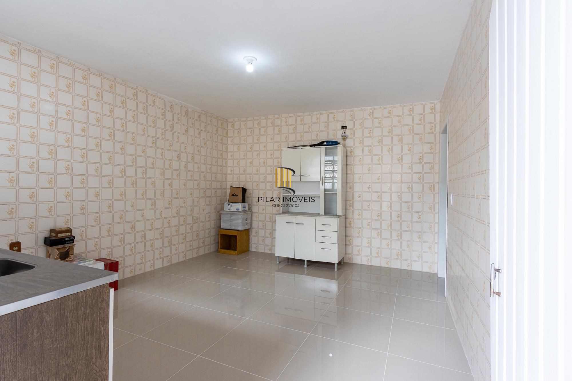 Terreno com 2 casas, 4 quartos, 1 suite - Bairro Cavalhada