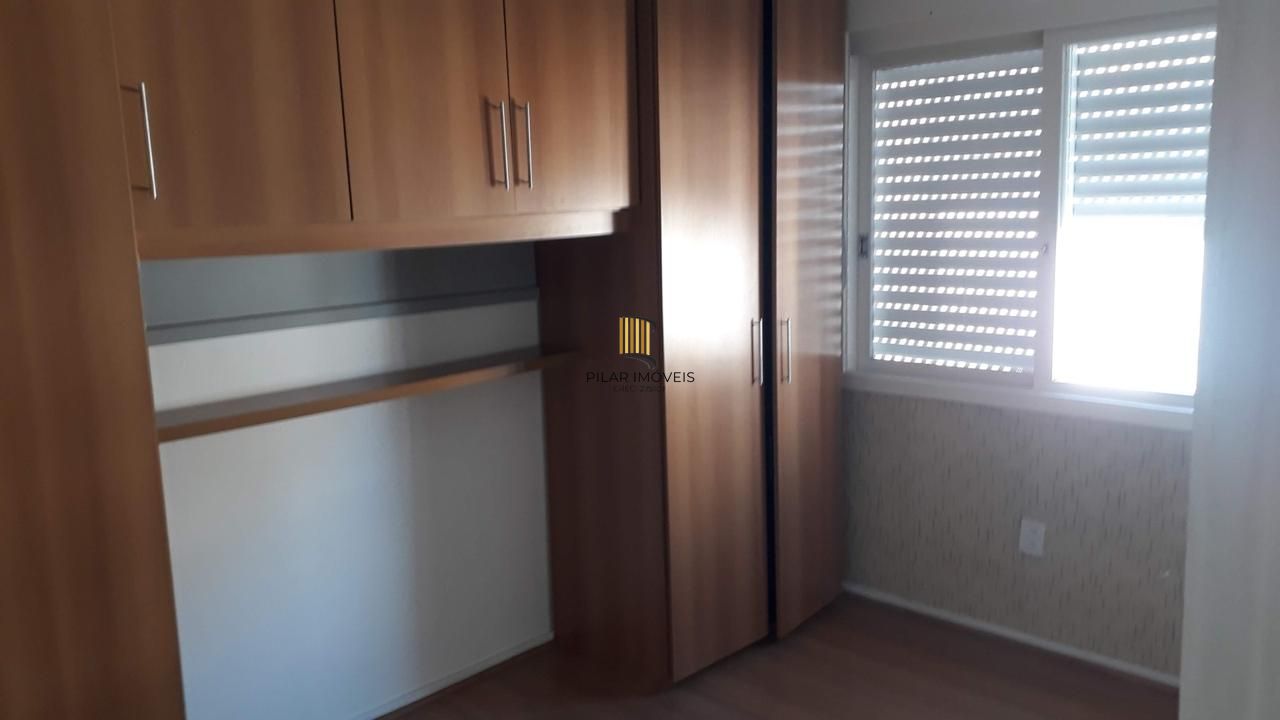 Cobertura com 137m², no Bairro Cristal, de 2 dormitórios, sento uma suíte, ampla sacada, churrasqueira, vista panorâmica, vaga coberta.