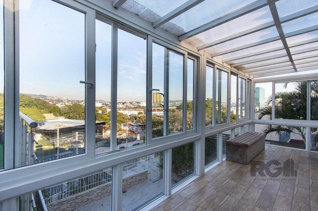Casa 6 dormitórios no bairro Cristal