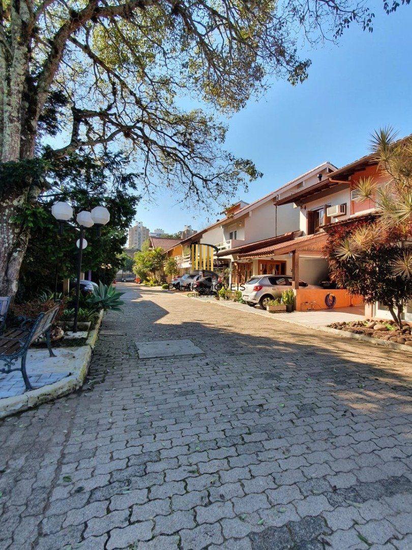 Casa Condominio para Venda - 216m², 3 dormitórios, sendo 1 suites, 2 vagas - Tristeza
