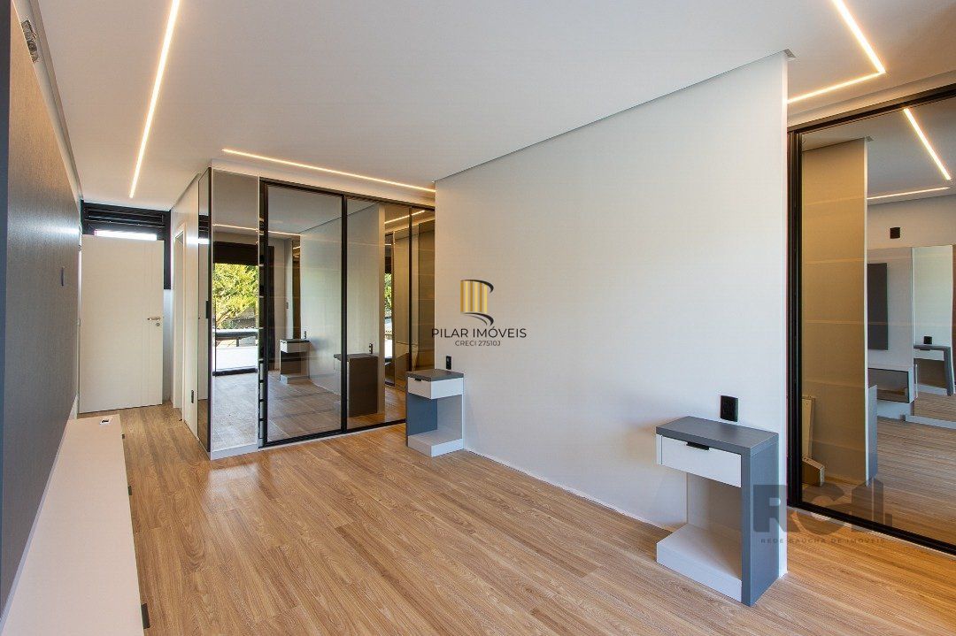 Casa 3 dormitórios no bairro Medianeira