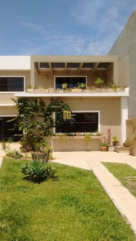 Casa para Venda - 200m², 3 dormitórios, 2 vagas - Centro