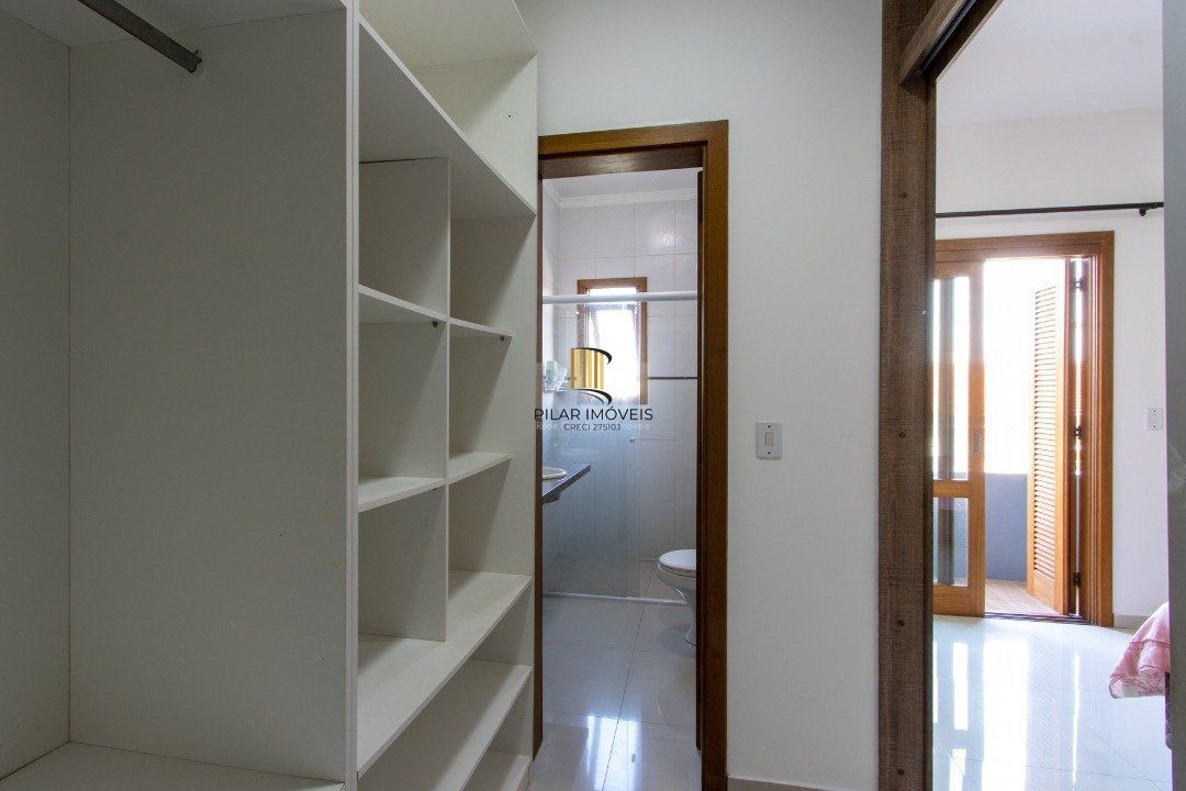Casa para Venda - 204m², 3 dormitórios, sendo 3 suites, 2 vagas - Espirito Santo