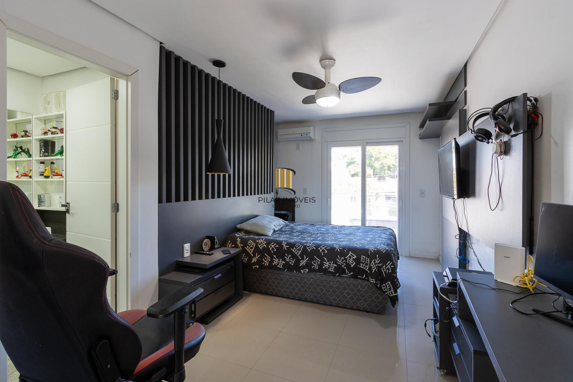 Excelente casa de 3 dormitórios, 3 suítes e 2 vagas no bairro Cavalhada.