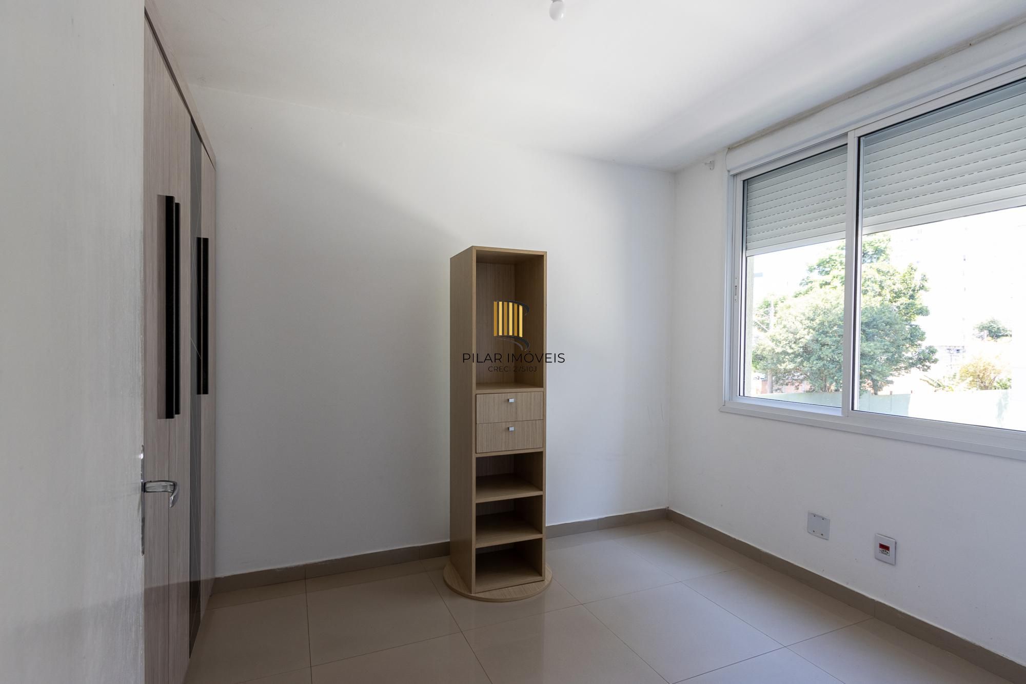 Apartamento, desocupado, 2 dormitórios e vaga escriturada, elevador -Cavalhada