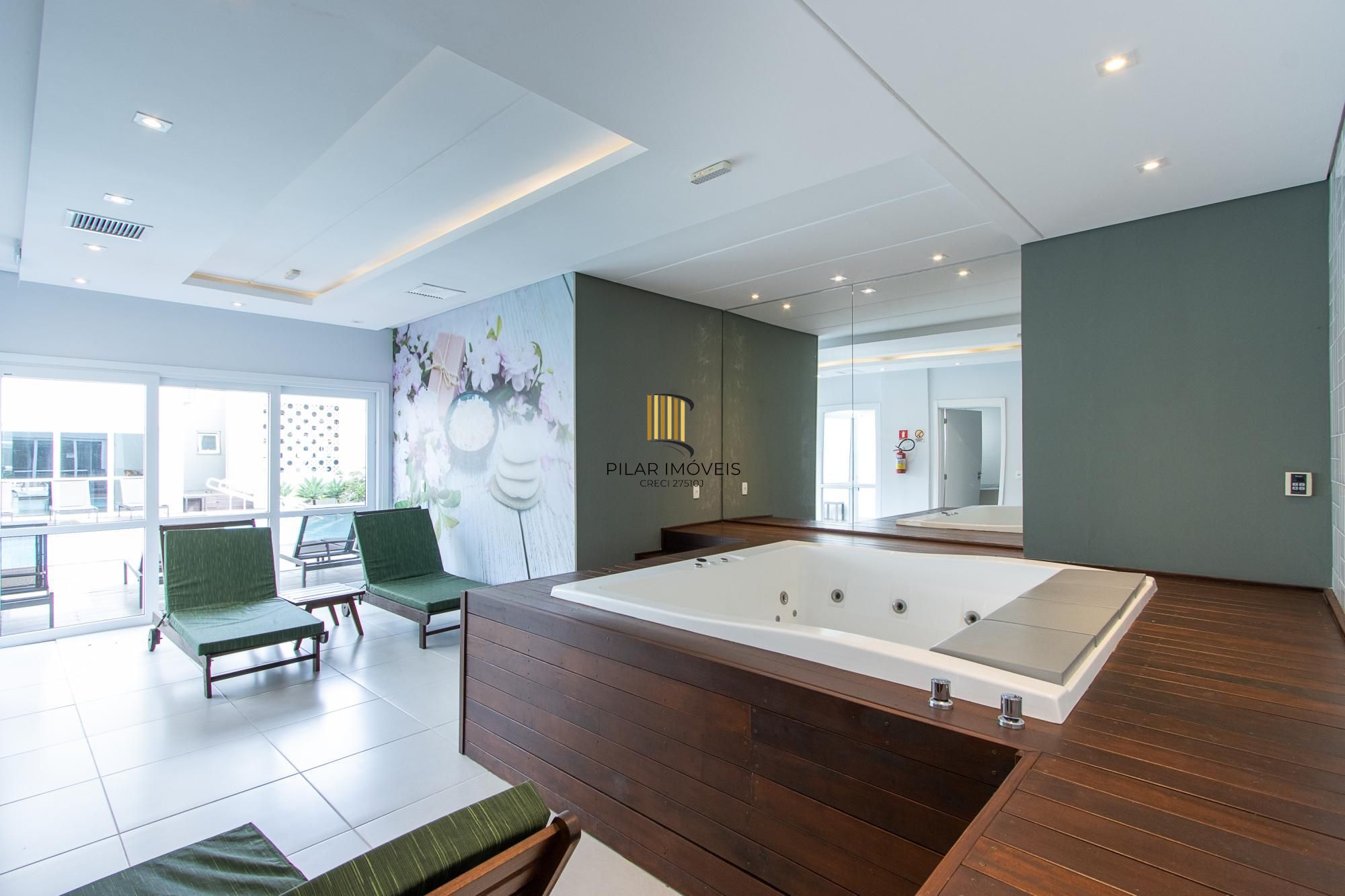 Apartamento de 2 dormitórios com suíte, churrasqueira e infraestrutura completa na Zona Sul de Porto Alegre.