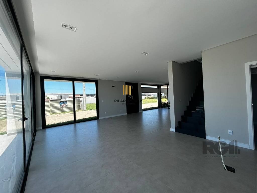 Casa de Condomínio 5 dormitórios no bairro Atlântida Sul