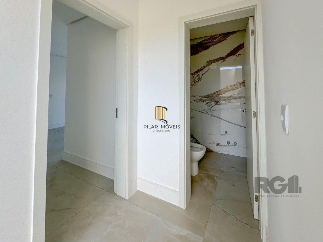 Casa Condominio para Venda - 300m², 4 dormitórios, sendo 4 suites, 2 vagas - Alphaville