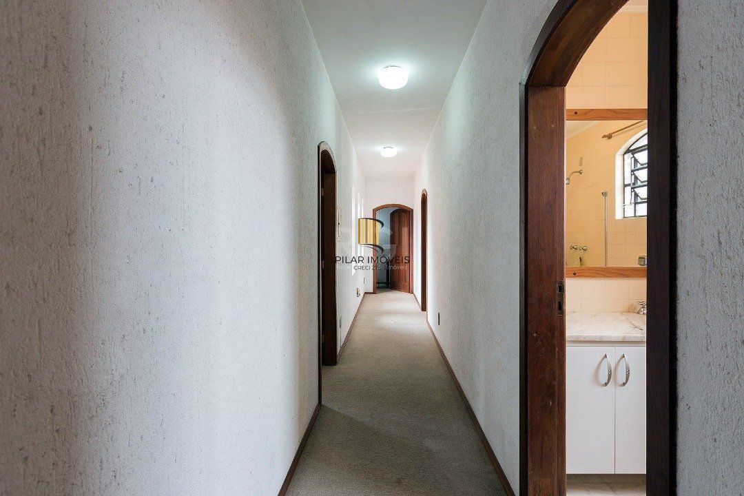 Casa para Venda - 430m², 4 dormitórios, sendo 1 suites, 5 vagas - Cristal