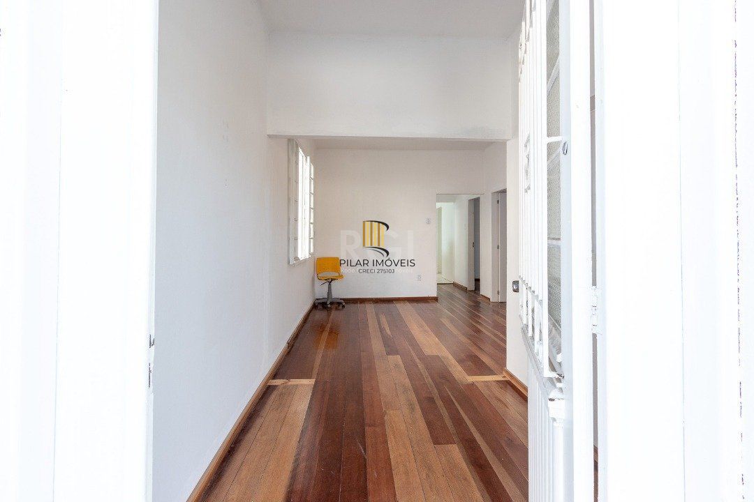 Casa para Venda - 180.2m², 3 dormitórios, 3 vagas - Medianeira