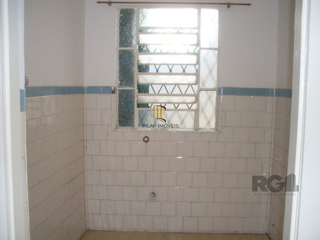 Casa comercial térrea na Av. Aparício Borges - Bairro Teresópolis