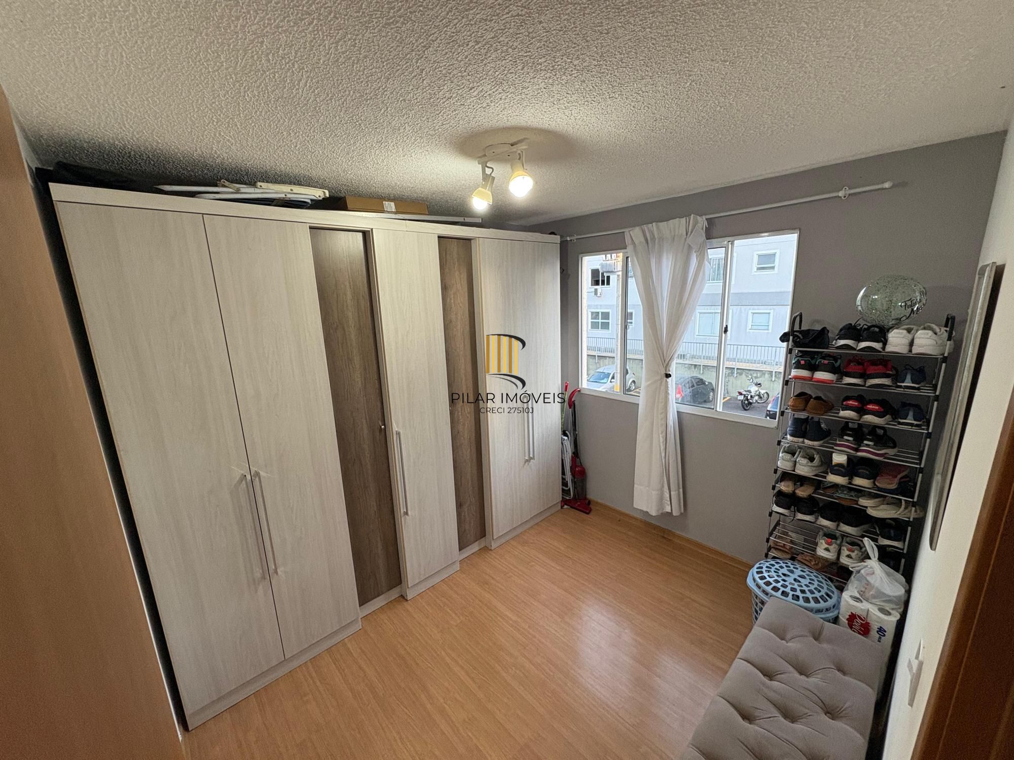 Apartamento em Viamão 2 dormitórios, sala de estar e jantar integradas à cozinha, banheiro social e vaga de garagem privativa.