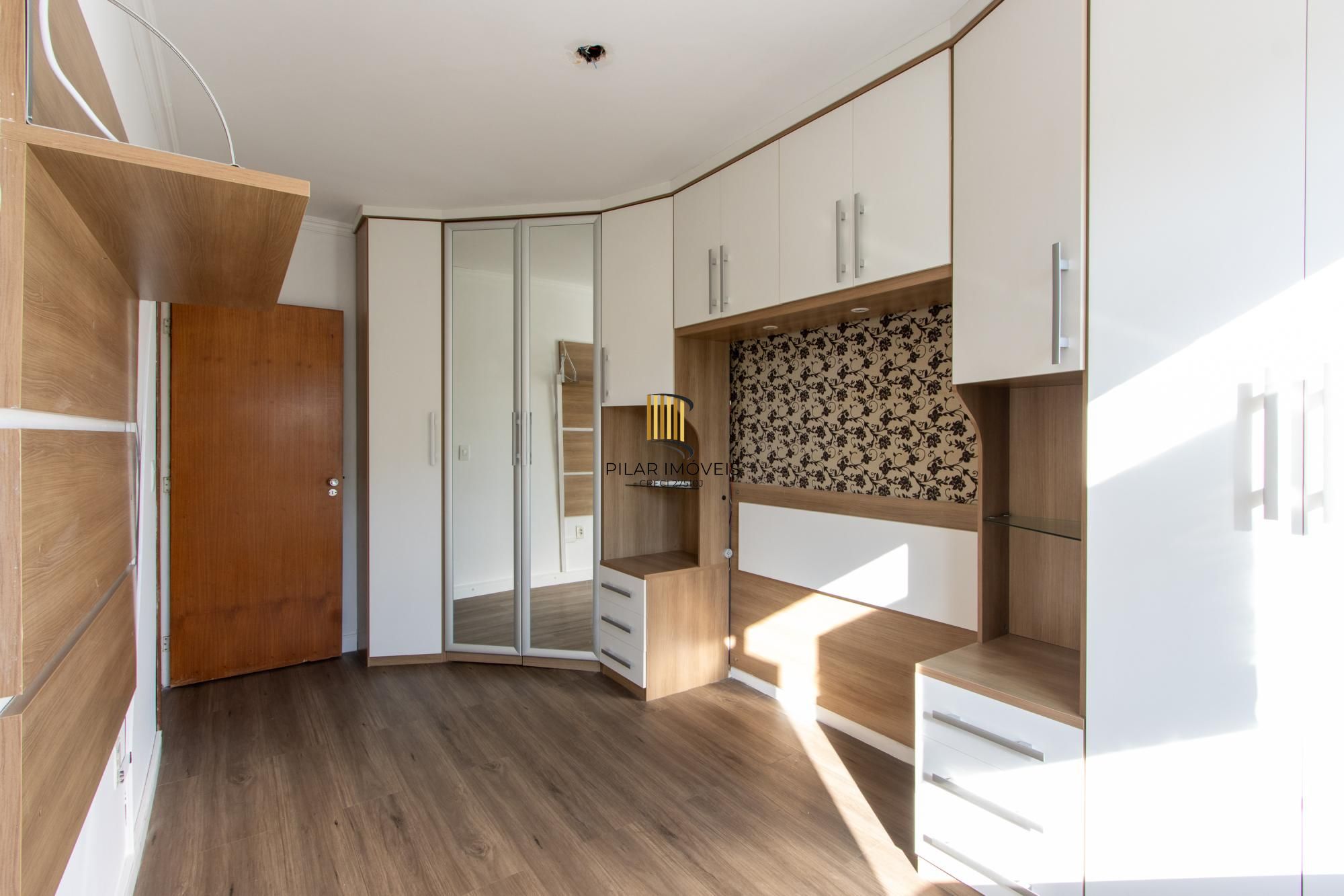 Apartamento com 2 dormitórios com 74m² e 1 vaga e no Menino Deus