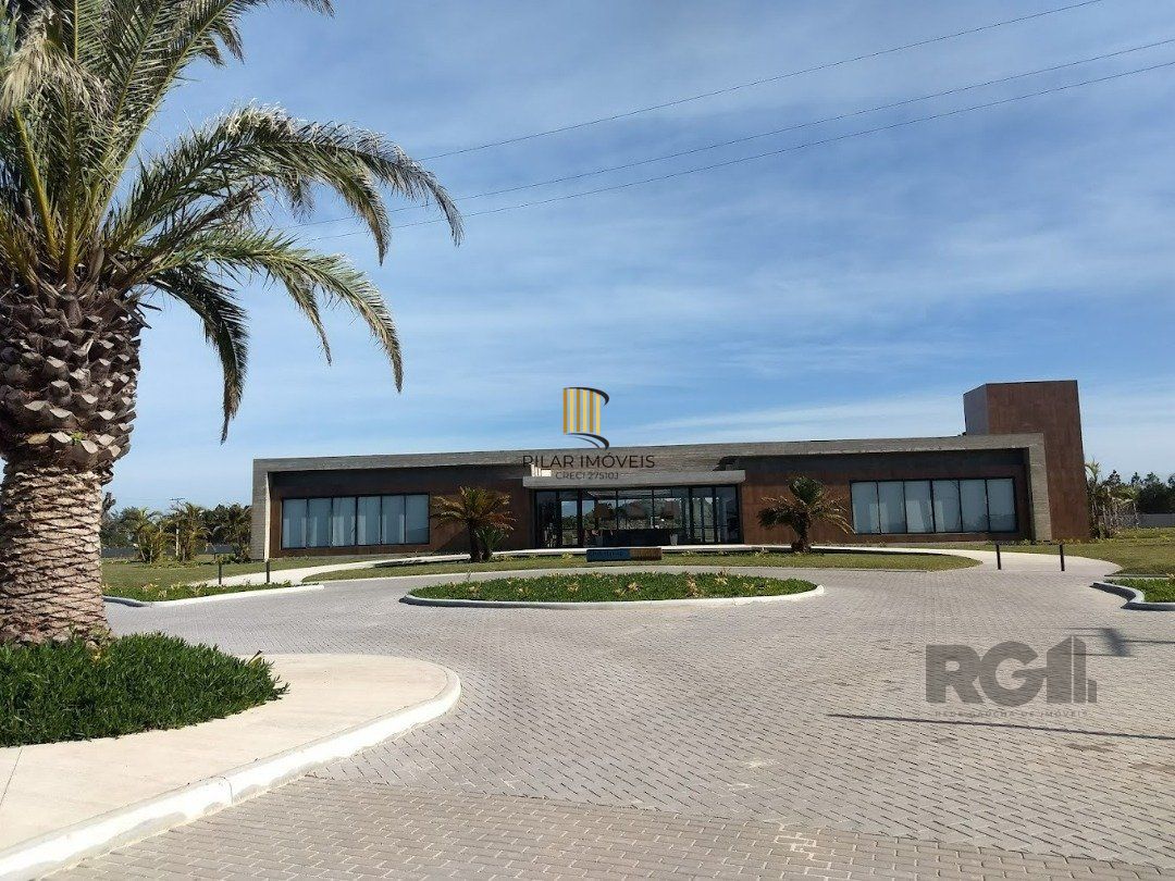Lote ESPECIAL A VENDA com 300m² (12x25) frente leste junto a infraestrutura principal do condomínio. Pronto para construir com apenas 30% de entrada e saldo em até 24x com correção somente pelo INCC.