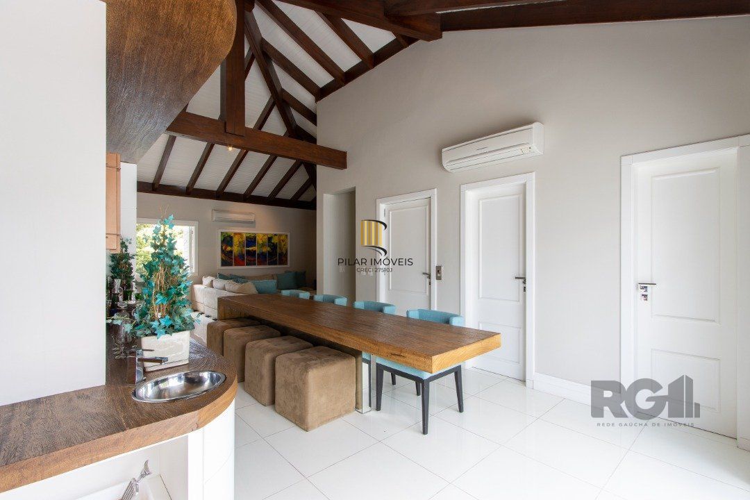 Casa em condominio, mobiliada com 741m² privativos , com 3 suítes- master