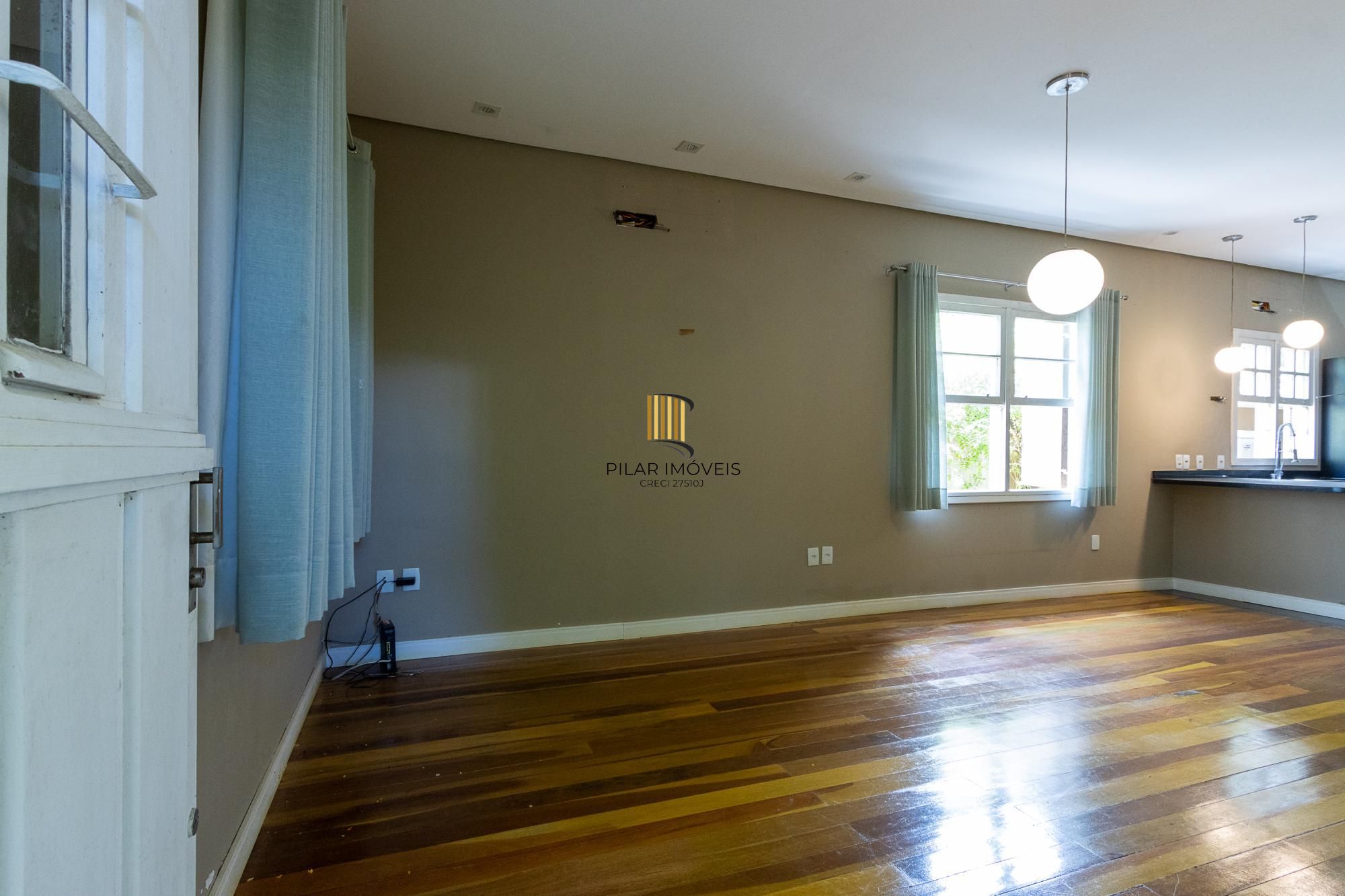 Bela casa térrea, 2 dormitórios e 1 suite - Parte alta do Bairro Espirito Santos