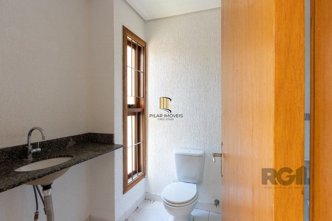 Casa 3 dormitórios no bairro Guarujá