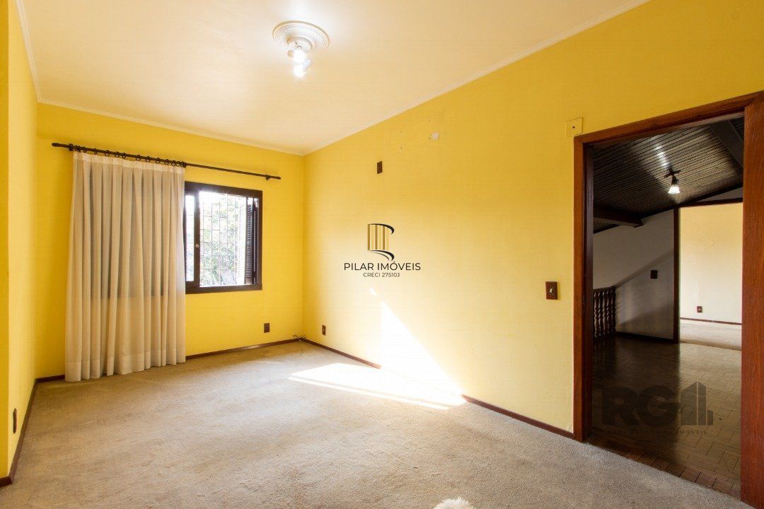Casa para Venda - 72.6m², 4 dormitórios, sendo 1 suites, 6 vagas - Camaquã