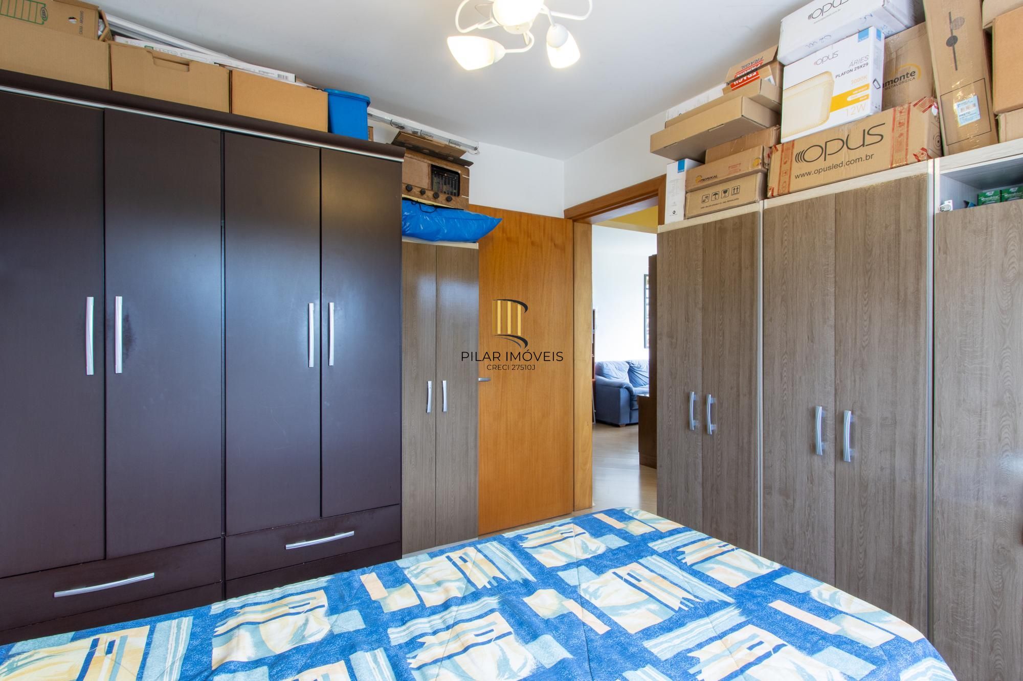 Apartamento de 2 dormitórios, na zona sul de Porto Alegre, semi-mobiliado, churrasqueira e box escriturado.