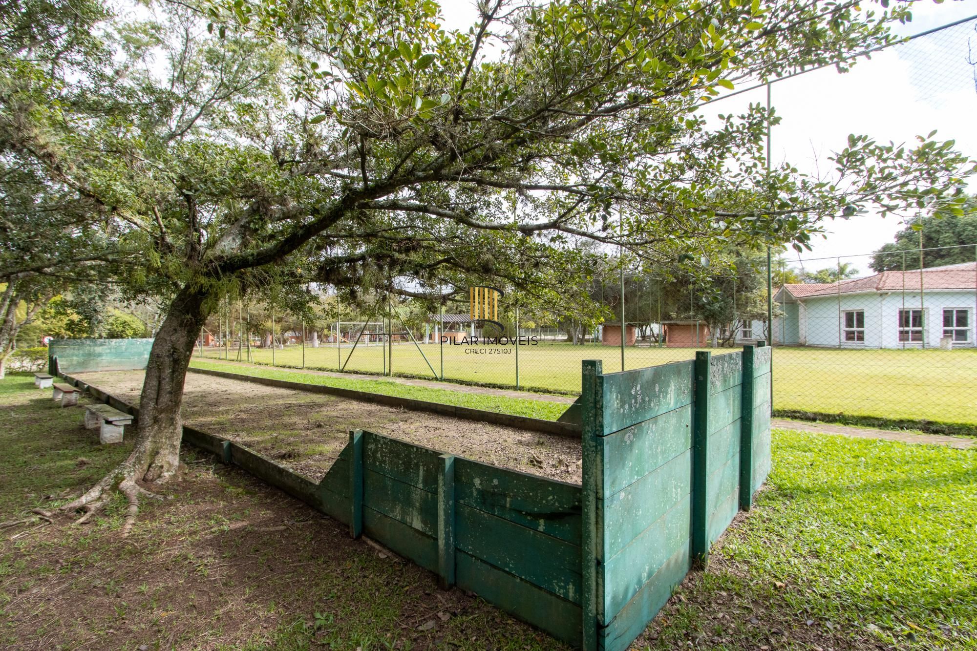 Terreno com edificações para múltiplos negócios lucrativos.