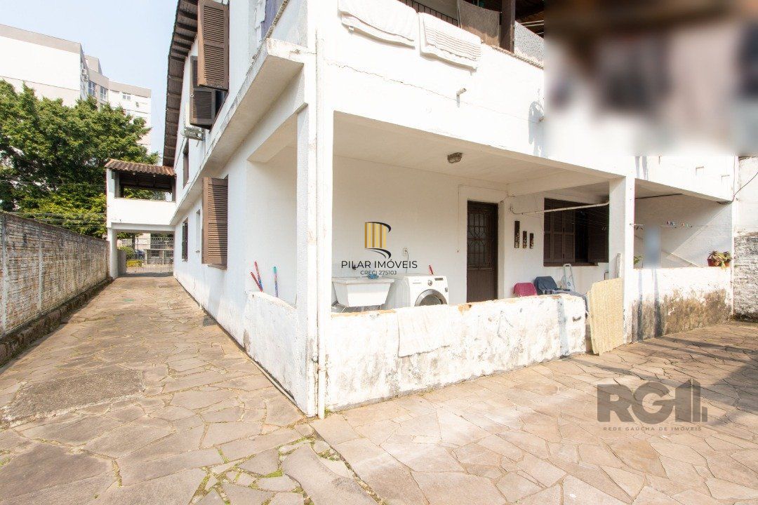 Casa 7 dormitórios no bairro Camaquã